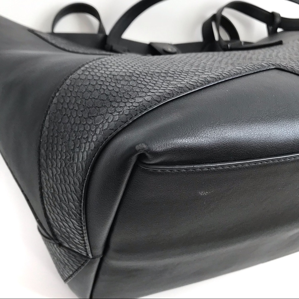 Kendall and Kylie Izzy Star Tote Black - Picture 5 of 8